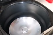 电饭煲夹生的原因及解决方法（探索电饭煲夹生的原因）
