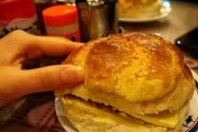 晚上为什么会感到饥饿（深夜的饥饿原因及解决方法）