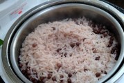 电饭煲里米饭长霉了怎么办（有效清除霉菌）