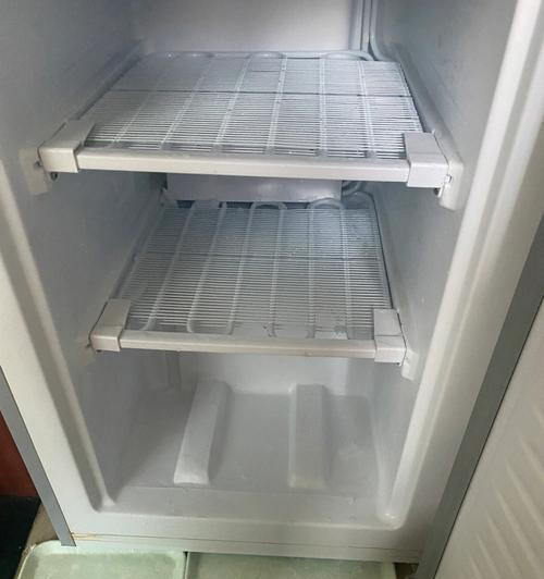 高效除冰技巧（节能冰箱除冰方法及关键技巧）