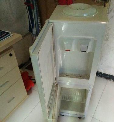 如何解决饮水机底座不平问题（饮水机底座调平方法）