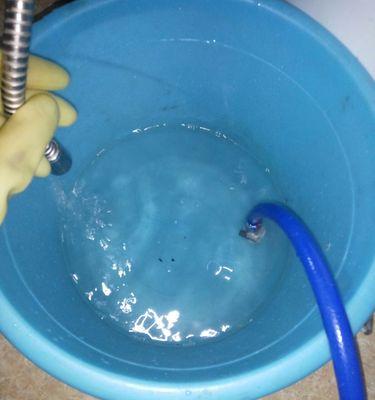 热水器排污清洗方法（保持热水器清洁）