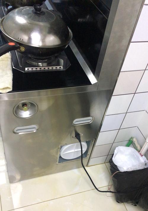 烤箱没有油烟机，如何进行清洗（快速清洁烤箱的技巧和方法）