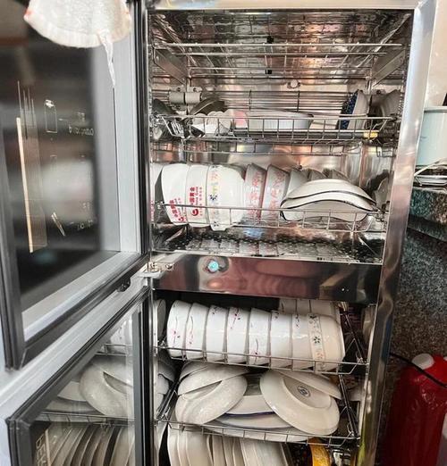 集成灶窗帘安装方法（轻松安装集成灶窗帘）
