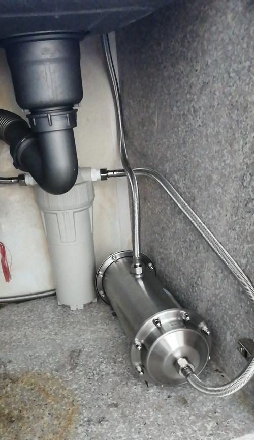 如何解决净水器监测水变黑问题（探索净水器使用过程中出现水变黑的原因与解决方法）