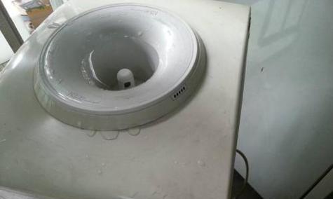 大型饮水机除垢的有效方法（去除饮水机水垢）