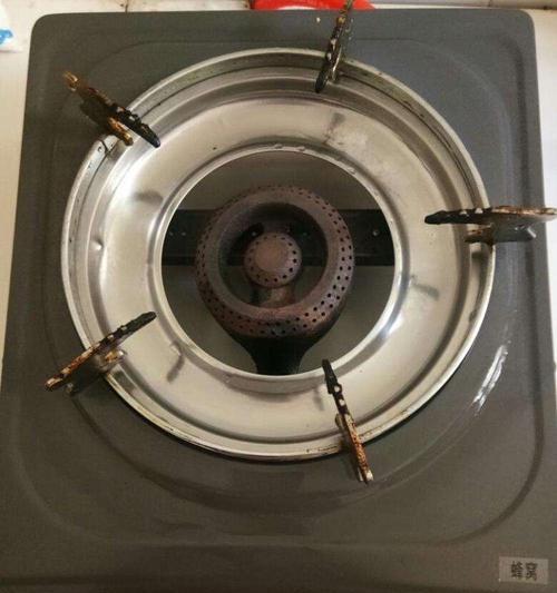 燃气灶与台面缝隙处理的方法与技巧（轻松解决燃气灶与台面之间的缝隙问题）