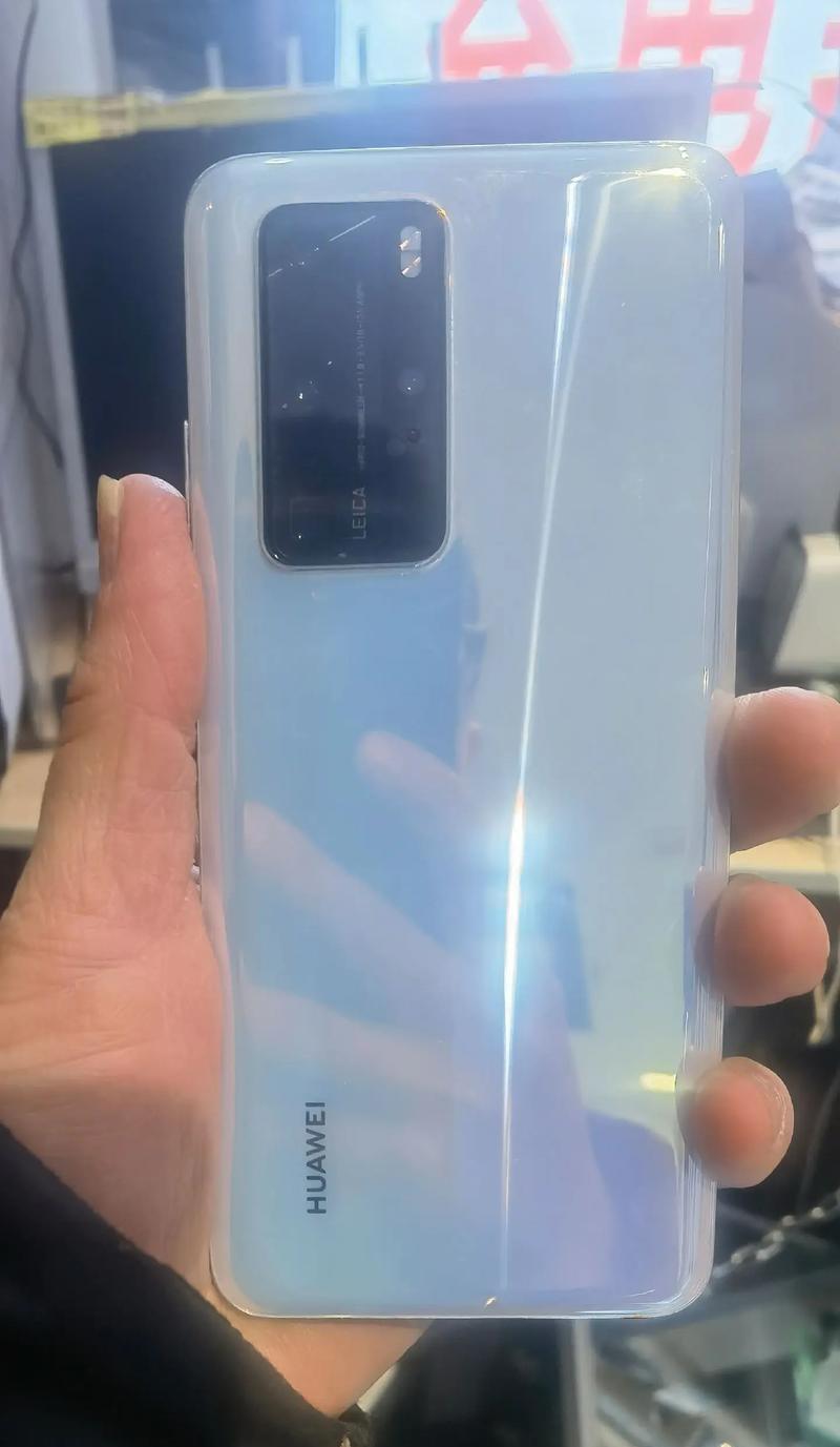 华为P40标准版与pro版有何不同？购买时应考虑哪些因素？