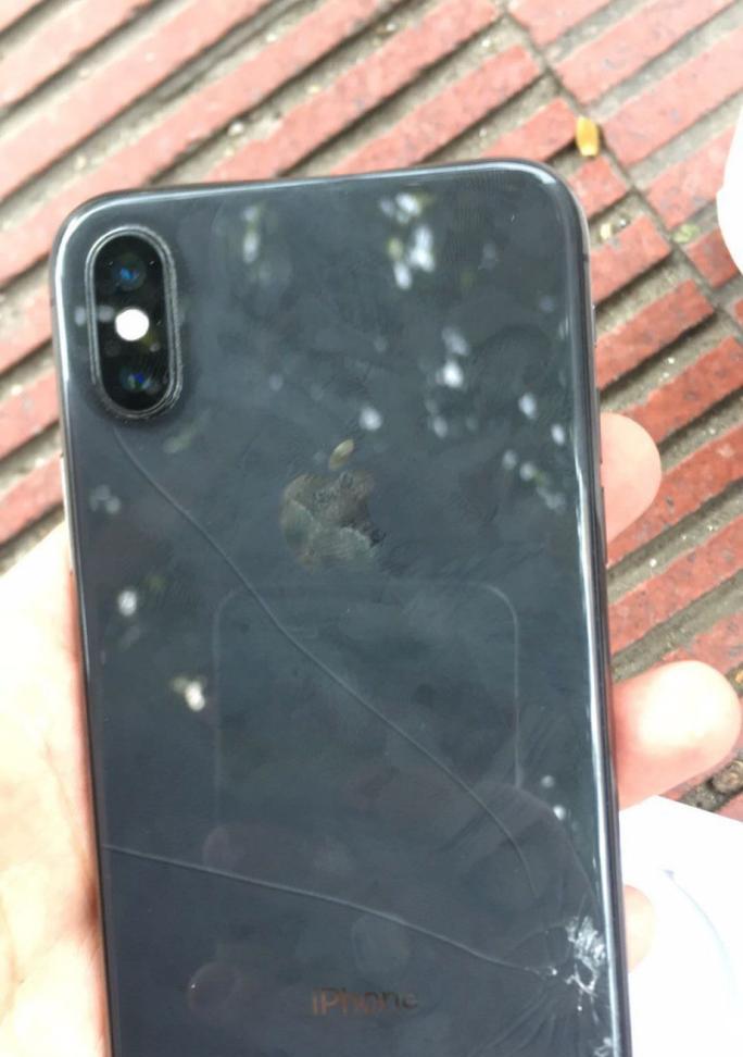 iPhone手机屏幕坏了怎么办？官方维修费用是多少？