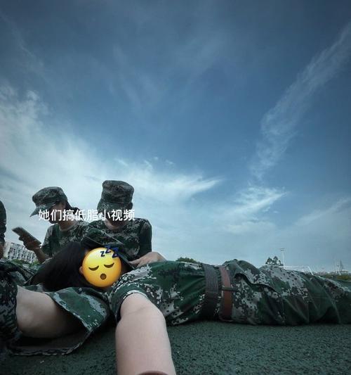 军训时如何使用手机拍摄照片？