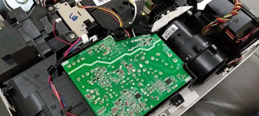 投影仪螺栓孔打孔视频教程在哪里找？打孔时应该注意什么？