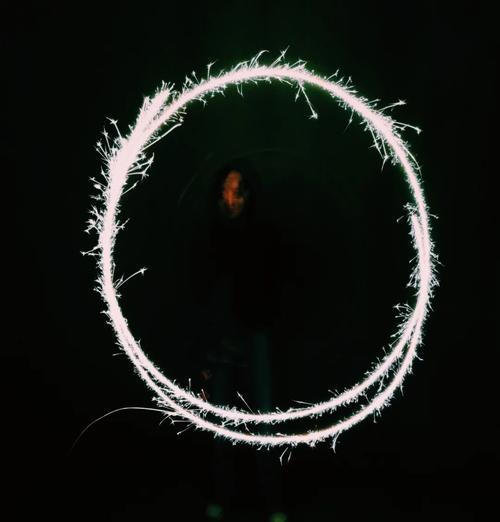 如何用手机拍出烟花画圆圈效果？烟花拍摄的正确设置是什么？