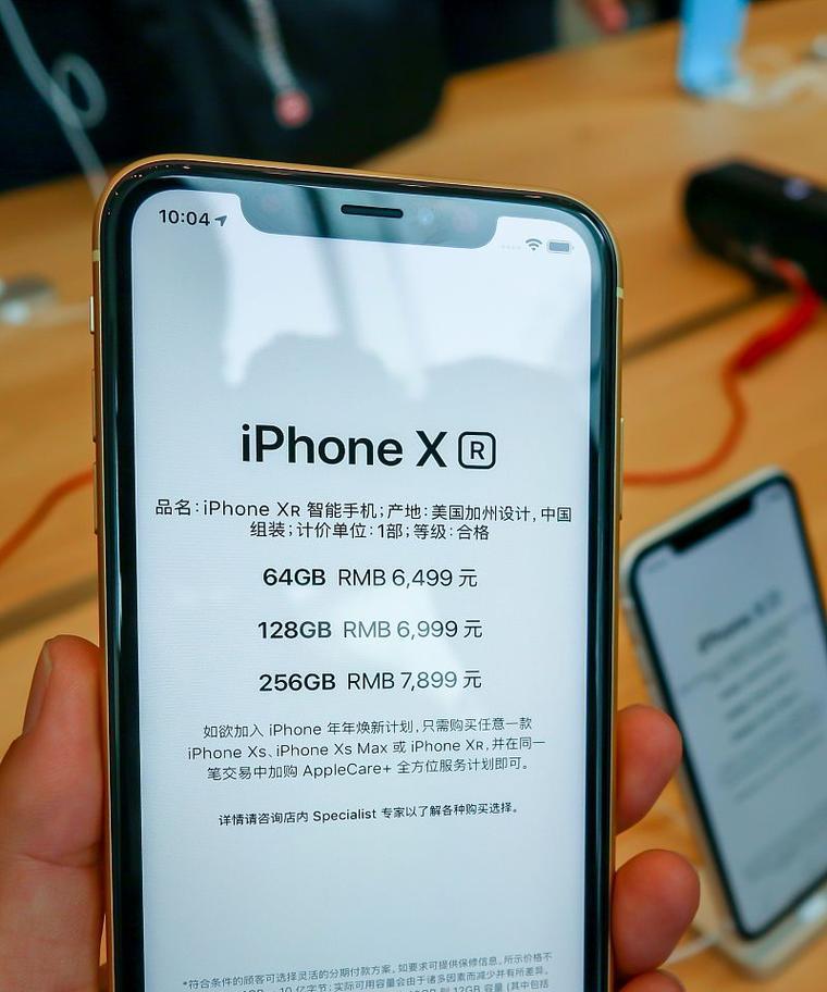 苹果不附送充电器和手机壳的原因是什么？