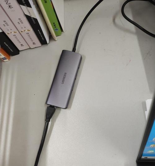 主板上的调制解调器如何启用？使用过程中需要注意什么？