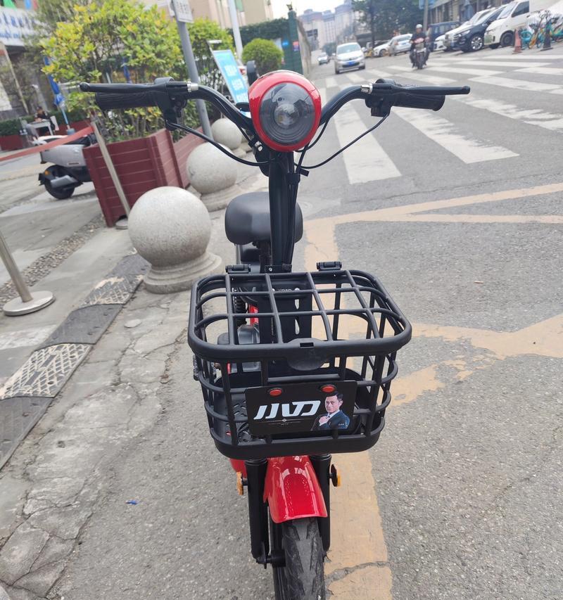 小刀原装充电器的外观特征是什么？如何辨别真伪？