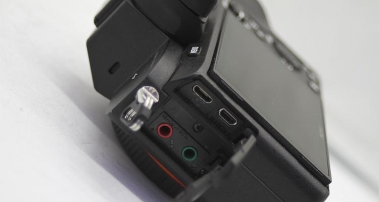 索尼a72相机USB充电步骤？