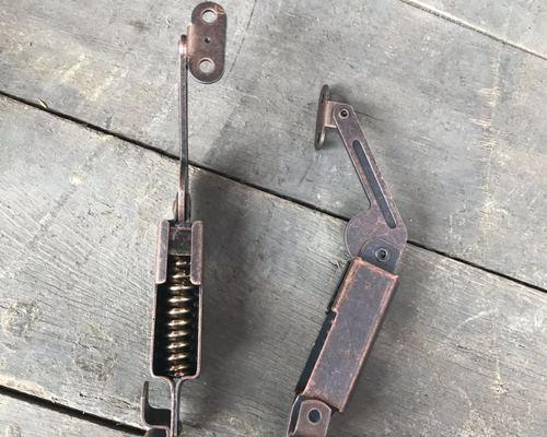 拉杆架手机壳的拆卸方法是什么？拆卸时应注意什么？