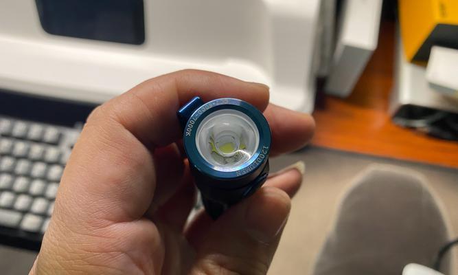 充电器熔了怎么拔出？拔出后如何处理？