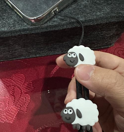 耳朵手机壳挂绳的正确挂法是什么？