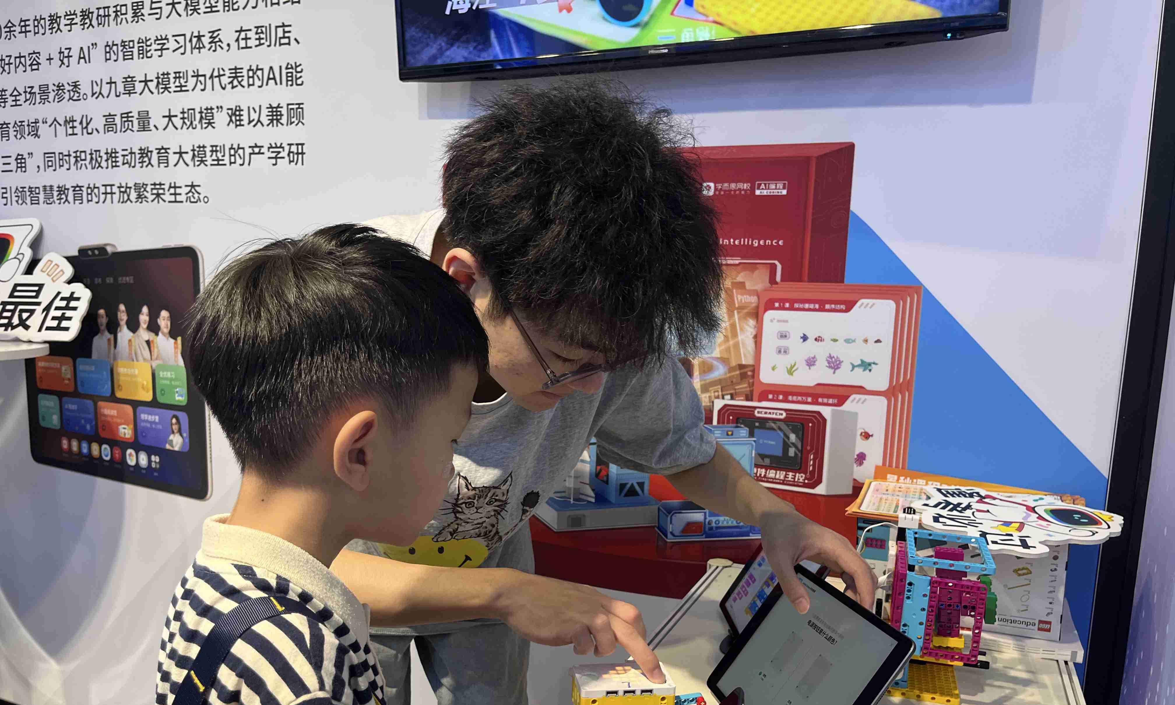 从学习机到九章大模型，学而思携多项成果亮相WAIC2025