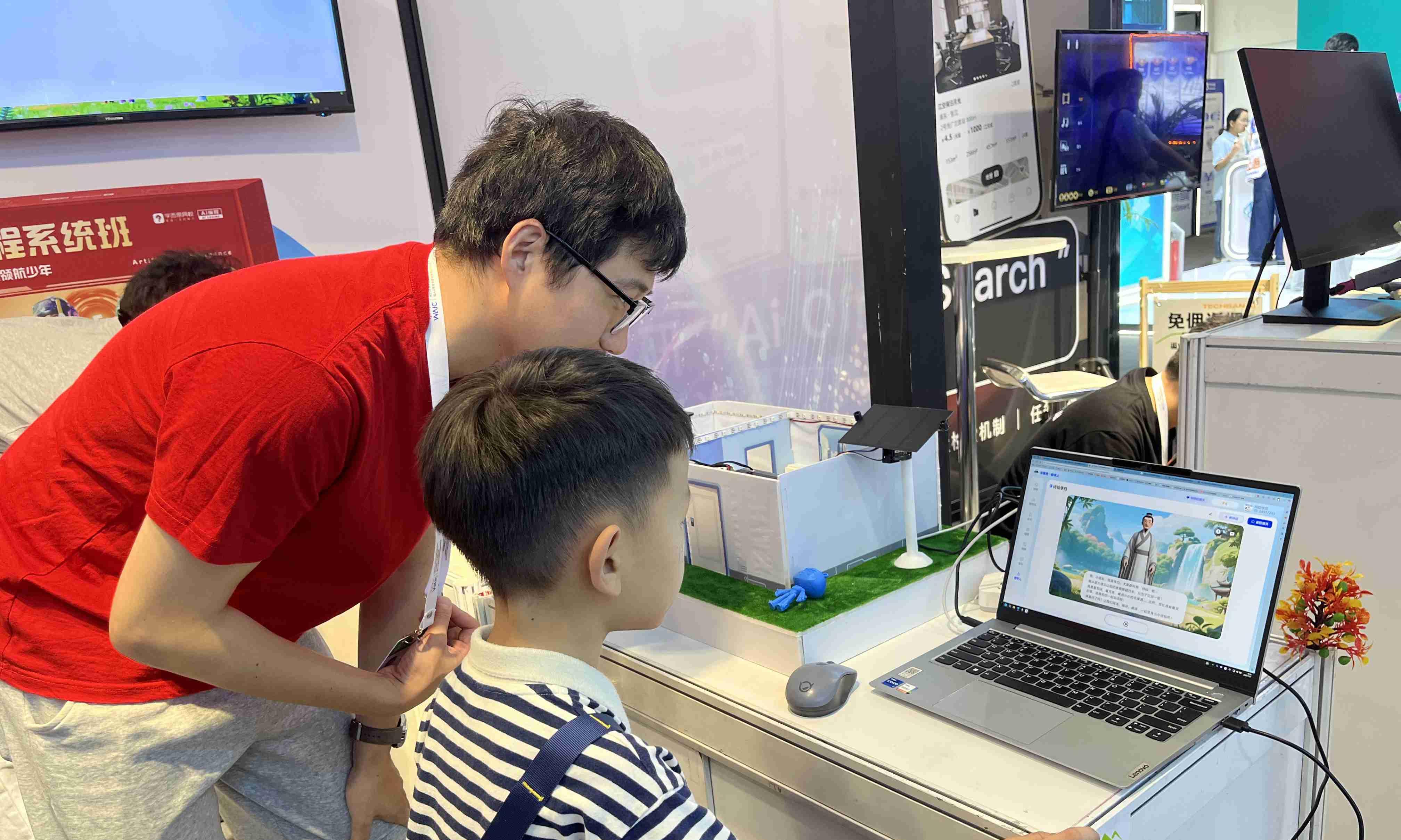 从学习机到九章大模型，学而思携多项成果亮相WAIC2025