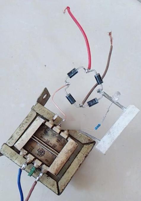 充电器焊接的制作过程是怎样的？需要哪些工具和材料？